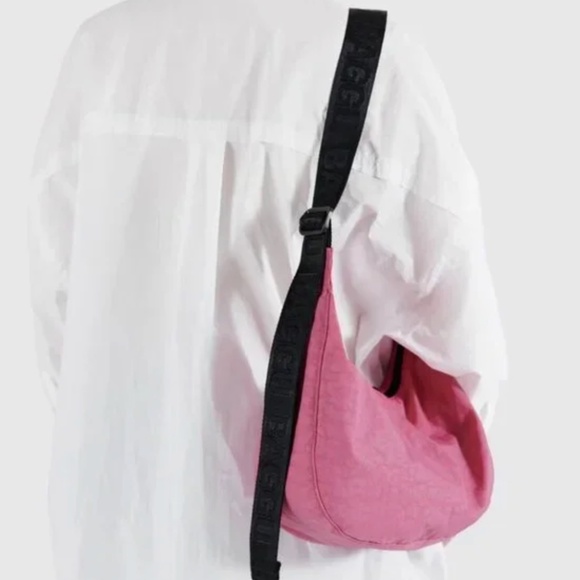 BAGGU NWT Medium Nylon Crescent Bag Extra Pink - Picture 5 of 11